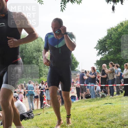 15.06.2025 - 27. Vierlanden-Triathlon KatJ http://msf.ph/oto/7996947 15.06.2025 09:55:38 Schwimmen 272, 273, 316, 329, 335, 548 meine-sportfotos.de