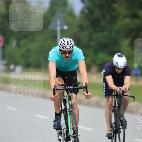 21.06.2025 - 27. Vierlanden-Triathlon H.Heesch http://msf.ph/oto/7996957 15.06.2025 12:23:35 Radfahren 733, 805, 812, 829 meine-sportfotos.de