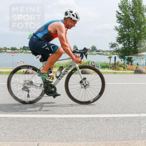 21.06.2025 - 27. Vierlanden-Triathlon H.Heesch http://msf.ph/oto/7996959 15.06.2025 12:23:48 Radfahren 803, 840 meine-sportfotos.de