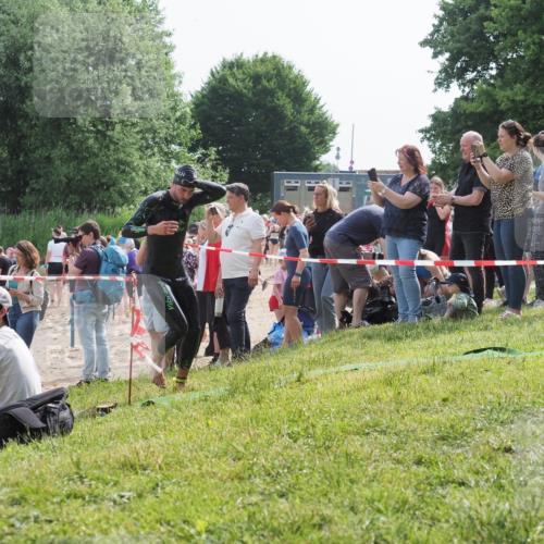 15.06.2025 - 27. Vierlanden-Triathlon KatJ http://msf.ph/oto/7996961 15.06.2025 09:55:44 Schwimmen 272, 273, 300, 303, 329, 548 meine-sportfotos.de