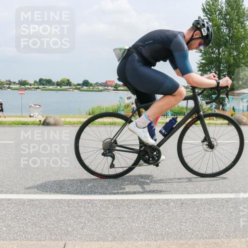 21.06.2025 - 27. Vierlanden-Triathlon H.Heesch http://msf.ph/oto/7996985 15.06.2025 12:23:58 Radfahren 681, 762 meine-sportfotos.de