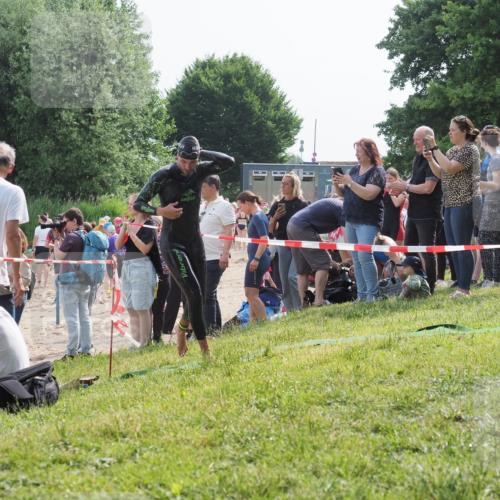 15.06.2025 - 27. Vierlanden-Triathlon KatJ http://msf.ph/oto/7996987 15.06.2025 09:55:45 Schwimmen 272, 273, 300, 303, 548 meine-sportfotos.de