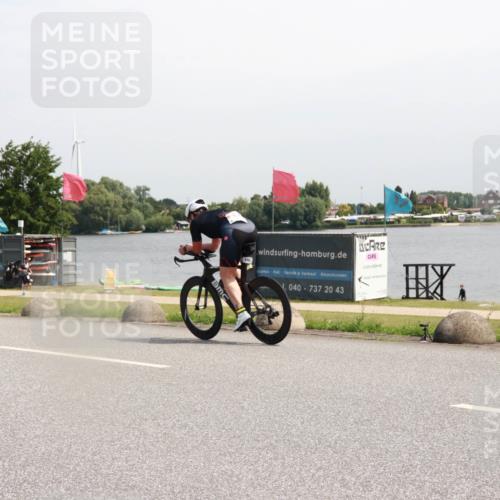 21.06.2025 - 27. Vierlanden-Triathlon H.Heesch http://msf.ph/oto/7996992 15.06.2025 11:31:48 Radfahren 682, 956, 957 meine-sportfotos.de