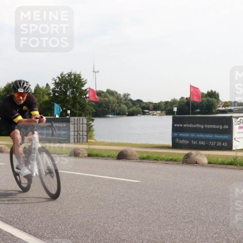 15.06.2025 - 27. Vierlanden-Triathlon H.Heesch http://msf.ph/oto/7996995 15.06.2025 09:31:45 Radfahren 106, 133 meine-sportfotos.de