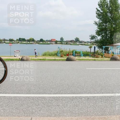 21.06.2025 - 27. Vierlanden-Triathlon H.Heesch http://msf.ph/oto/7996998 15.06.2025 12:24:00 Radfahren 681, 762, 871 meine-sportfotos.de