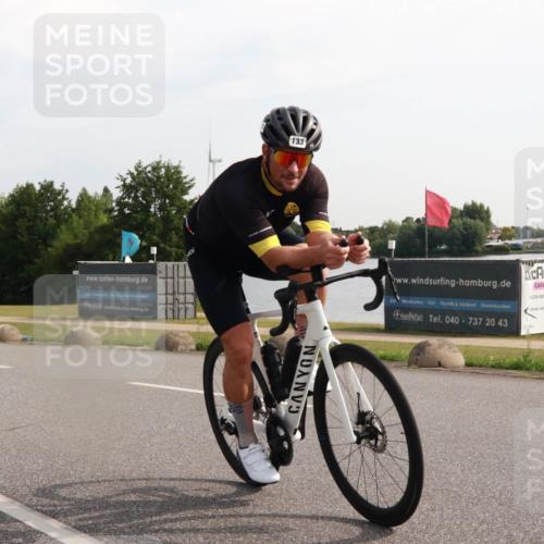 15.06.2025 - 27. Vierlanden-Triathlon H.Heesch http://msf.ph/oto/7997008 15.06.2025 09:31:45 Radfahren 106, 133 meine-sportfotos.de