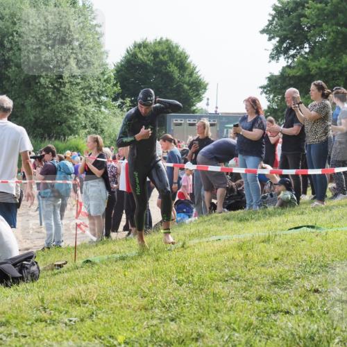 15.06.2025 - 27. Vierlanden-Triathlon KatJ http://msf.ph/oto/7997009 15.06.2025 09:55:45 Schwimmen 272, 273, 300, 303, 548 meine-sportfotos.de