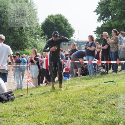 15.06.2025 - 27. Vierlanden-Triathlon KatJ http://msf.ph/oto/7997022 15.06.2025 09:55:45 Schwimmen 272, 273, 300, 303, 548 meine-sportfotos.de