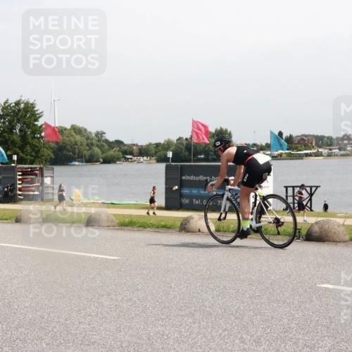 21.06.2025 - 27. Vierlanden-Triathlon H.Heesch http://msf.ph/oto/7997023 15.06.2025 11:31:53 Radfahren 113, 252, 913 meine-sportfotos.de