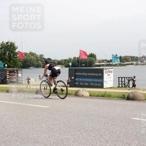 21.06.2025 - 27. Vierlanden-Triathlon H.Heesch http://msf.ph/oto/7997038 15.06.2025 11:31:53 Radfahren 113, 252, 913 meine-sportfotos.de