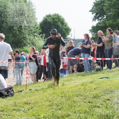 15.06.2025 - 27. Vierlanden-Triathlon KatJ http://msf.ph/oto/7997041 15.06.2025 09:55:45 Schwimmen 272, 273, 300, 303, 548 meine-sportfotos.de