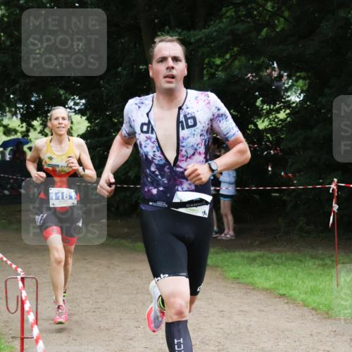 21.06.2025 - 27. Vierlanden-Triathlon Lena Gebhardt http://msf.ph/oto/7997042 15.06.2025 13:53:59 Laufen 1181 meine-sportfotos.de