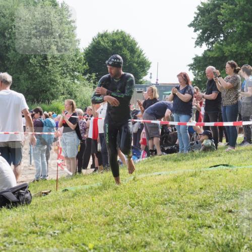 15.06.2025 - 27. Vierlanden-Triathlon KatJ http://msf.ph/oto/7997055 15.06.2025 09:55:45 Schwimmen 272, 273, 300, 303, 548 meine-sportfotos.de