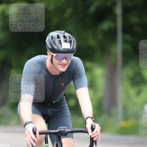 15.06.2025 - 7 Türme Triathlon Yannick Fuchs http://msf.ph/oto/7997070 15.06.2025 13:12:35 Radfahren 529, 571, 751, 782, 1056, 1137, 1138, 1145 meine-sportfotos.de