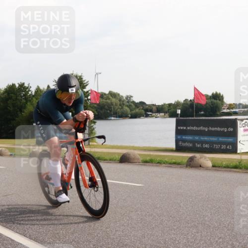 15.06.2025 - 27. Vierlanden-Triathlon H.Heesch http://msf.ph/oto/7997071 15.06.2025 09:32:04 Radfahren 18, 38, 93, 178, 185 meine-sportfotos.de