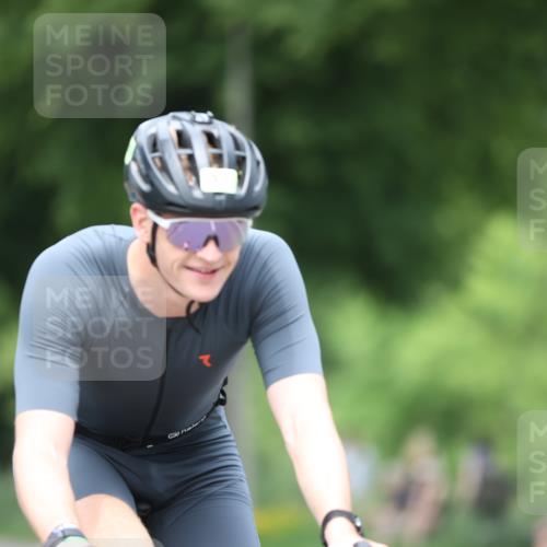 15.06.2025 - 7 Türme Triathlon Yannick Fuchs http://msf.ph/oto/7997076 15.06.2025 13:12:35 Radfahren 529, 571, 751, 782, 1056, 1137, 1138, 1145 meine-sportfotos.de