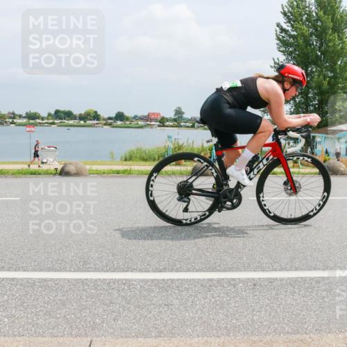 21.06.2025 - 27. Vierlanden-Triathlon H.Heesch http://msf.ph/oto/7997087 15.06.2025 12:24:23 Radfahren 962 meine-sportfotos.de