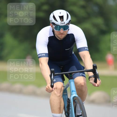 21.06.2025 - 27. Vierlanden-Triathlon H.Heesch http://msf.ph/oto/7997100 15.06.2025 12:23:57 Radfahren 658, 681, 762, 871 meine-sportfotos.de