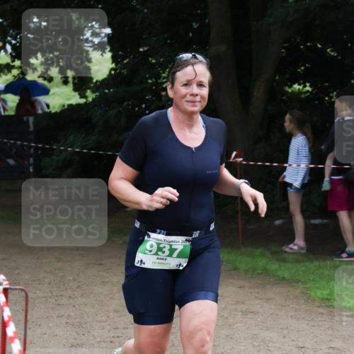 21.06.2025 - 27. Vierlanden-Triathlon Lena Gebhardt http://msf.ph/oto/7997112 15.06.2025 13:54:27 Laufen 731, 202, 937, 36 meine-sportfotos.de