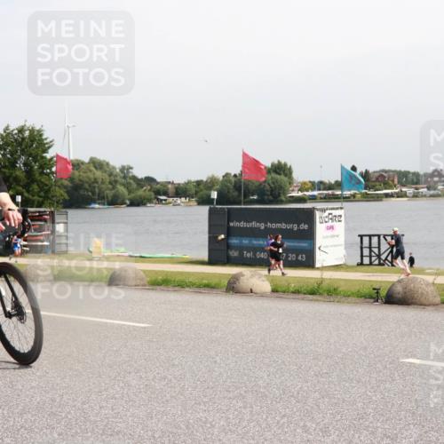21.06.2025 - 27. Vierlanden-Triathlon H.Heesch http://msf.ph/oto/7997127 15.06.2025 11:31:58 Radfahren 113, 761, 898, 913 meine-sportfotos.de