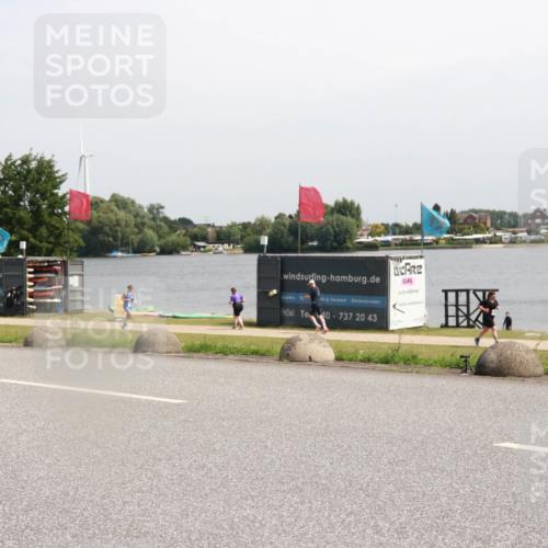21.06.2025 - 27. Vierlanden-Triathlon H.Heesch http://msf.ph/oto/7997150 15.06.2025 11:32:00 Radfahren 113, 761, 898, 913 meine-sportfotos.de