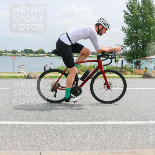 21.06.2025 - 27. Vierlanden-Triathlon H.Heesch http://msf.ph/oto/7997168 15.06.2025 12:25:00 Radfahren 728 meine-sportfotos.de