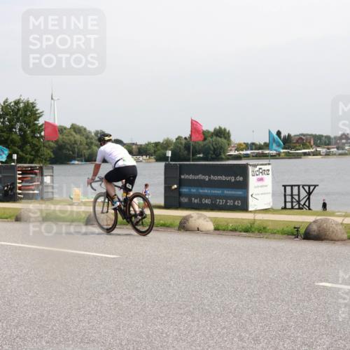21.06.2025 - 27. Vierlanden-Triathlon H.Heesch http://msf.ph/oto/7997169 15.06.2025 11:32:02 Radfahren 761, 898 meine-sportfotos.de