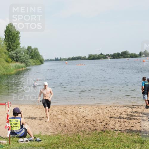 21.06.2025 - 27. Vierlanden-Triathlon MichiJ http://msf.ph/oto/7997179 15.06.2026 09:58:17 Schwimmen 289, 321, 360 meine-sportfotos.de