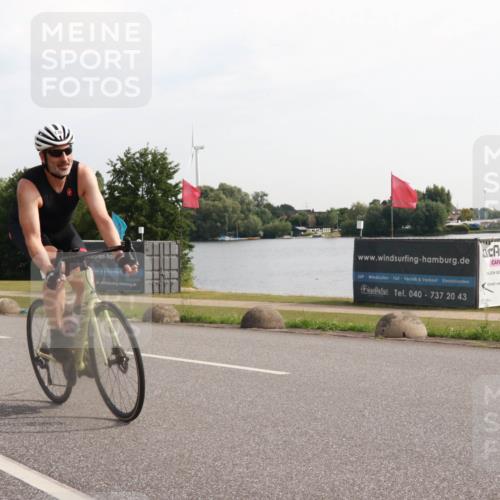 15.06.2025 - 27. Vierlanden-Triathlon H.Heesch http://msf.ph/oto/7997203 15.06.2025 09:33:02 Radfahren 48, 125, 180, 232 meine-sportfotos.de