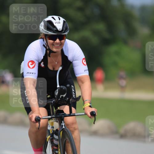 21.06.2025 - 27. Vierlanden-Triathlon H.Heesch http://msf.ph/oto/7997236 15.06.2025 12:24:13 Radfahren 250, 918, 962 meine-sportfotos.de