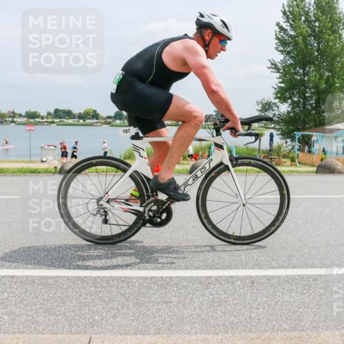 21.06.2025 - 27. Vierlanden-Triathlon H.Heesch http://msf.ph/oto/7997244 15.06.2025 12:25:29 Radfahren 717, 787, 847 meine-sportfotos.de