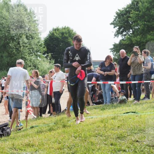 15.06.2025 - 27. Vierlanden-Triathlon KatJ http://msf.ph/oto/7997249 15.06.2025 09:55:48 Schwimmen 273, 280, 300, 303, 331, 338 meine-sportfotos.de