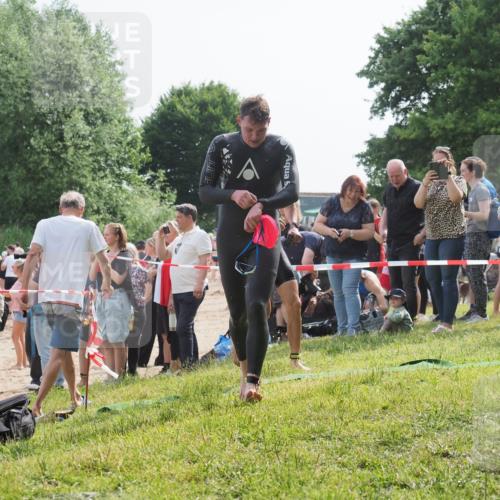 15.06.2025 - 27. Vierlanden-Triathlon KatJ http://msf.ph/oto/7997260 15.06.2025 09:55:48 Schwimmen 273, 280, 300, 303, 331, 338 meine-sportfotos.de