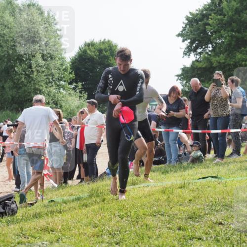 15.06.2025 - 27. Vierlanden-Triathlon KatJ http://msf.ph/oto/7997273 15.06.2025 09:55:48 Schwimmen 273, 280, 300, 303, 331, 338 meine-sportfotos.de