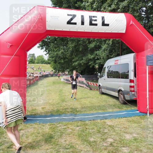 21.06.2025 - 27. Vierlanden-Triathlon MichiJ http://msf.ph/oto/7997279 15.06.2026 11:20:45 Ziel 321, 370, 393 meine-sportfotos.de