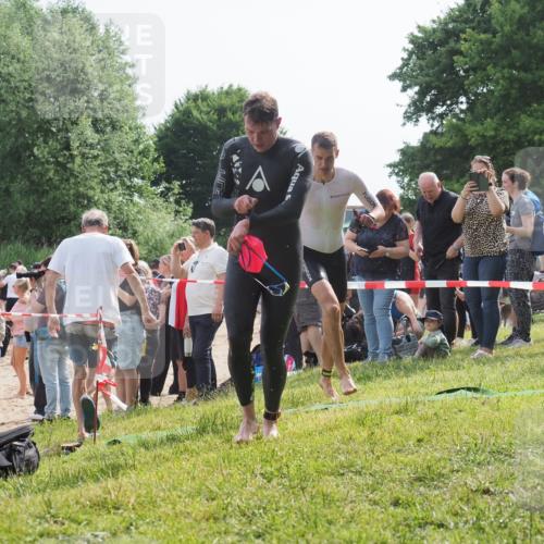 15.06.2025 - 27. Vierlanden-Triathlon KatJ http://msf.ph/oto/7997285 15.06.2025 09:55:48 Schwimmen 273, 280, 300, 303, 331, 338 meine-sportfotos.de