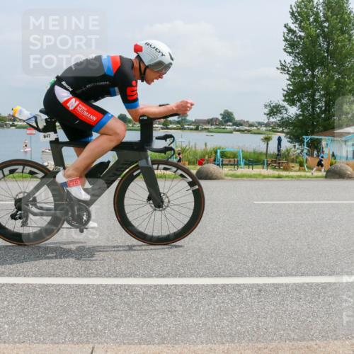 21.06.2025 - 27. Vierlanden-Triathlon H.Heesch http://msf.ph/oto/7997296 15.06.2025 12:25:34 Radfahren 717, 847 meine-sportfotos.de