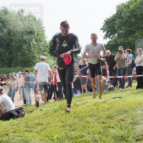 15.06.2025 - 27. Vierlanden-Triathlon KatJ http://msf.ph/oto/7997300 15.06.2025 09:55:49 Schwimmen 273, 280, 283, 300, 303, 322, 331, 338 meine-sportfotos.de