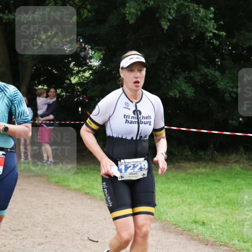 21.06.2025 - 27. Vierlanden-Triathlon Lena Gebhardt http://msf.ph/oto/7997301 15.06.2025 13:54:51 Laufen 2024, 1990, 1229 meine-sportfotos.de