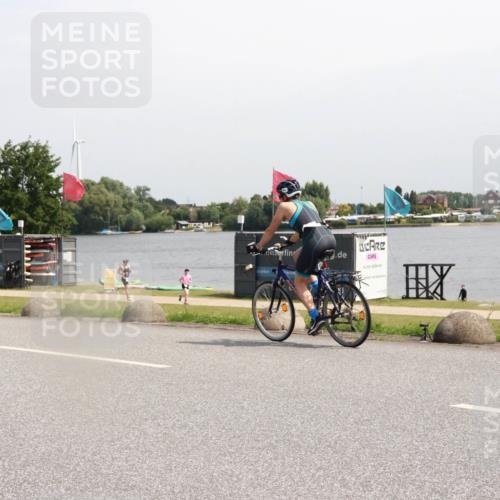 21.06.2025 - 27. Vierlanden-Triathlon H.Heesch http://msf.ph/oto/7997306 15.06.2025 11:32:10 Radfahren 144, 959 meine-sportfotos.de