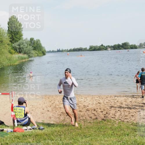21.06.2025 - 27. Vierlanden-Triathlon MichiJ http://msf.ph/oto/7997309 15.06.2026 09:58:30 Schwimmen 345 meine-sportfotos.de