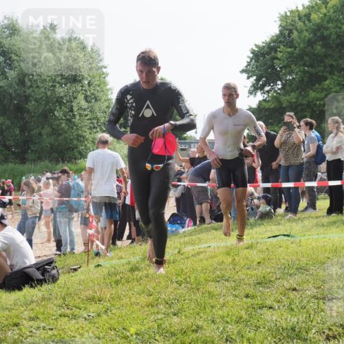 15.06.2025 - 27. Vierlanden-Triathlon KatJ http://msf.ph/oto/7997315 15.06.2025 09:55:49 Schwimmen 273, 280, 283, 300, 303, 322, 331, 338 meine-sportfotos.de