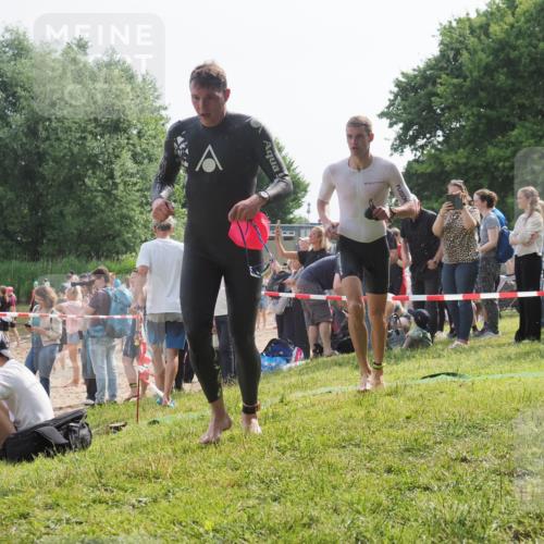 15.06.2025 - 27. Vierlanden-Triathlon KatJ http://msf.ph/oto/7997328 15.06.2025 09:55:49 Schwimmen 273, 280, 283, 300, 303, 322, 331, 338 meine-sportfotos.de
