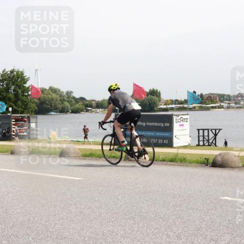 21.06.2025 - 27. Vierlanden-Triathlon H.Heesch http://msf.ph/oto/7997362 15.06.2025 11:32:24 Radfahren 955 meine-sportfotos.de