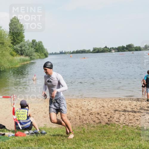 21.06.2025 - 27. Vierlanden-Triathlon MichiJ http://msf.ph/oto/7997377 15.06.2026 09:58:31 Schwimmen 345 meine-sportfotos.de