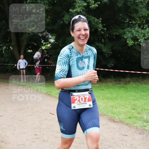 21.06.2025 - 27. Vierlanden-Triathlon Lena Gebhardt http://msf.ph/oto/7997380 15.06.2025 13:54:52 Laufen 202, 207 meine-sportfotos.de