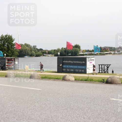 21.06.2025 - 27. Vierlanden-Triathlon H.Heesch http://msf.ph/oto/7997384 15.06.2025 11:32:32 Radfahren 677, 889, 955 meine-sportfotos.de