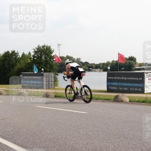 15.06.2025 - 27. Vierlanden-Triathlon H.Heesch http://msf.ph/oto/7997401 15.06.2025 09:36:01 Radfahren 115 meine-sportfotos.de