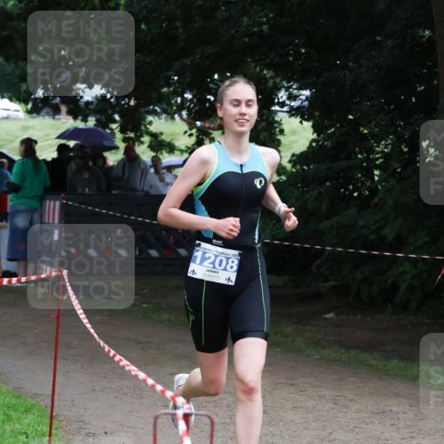 21.06.2025 - 27. Vierlanden-Triathlon Lena Gebhardt http://msf.ph/oto/7997415 15.06.2025 13:55:03 Laufen 1208 meine-sportfotos.de