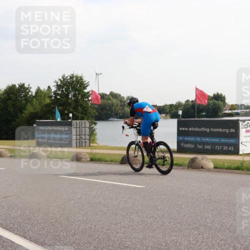 15.06.2025 - 27. Vierlanden-Triathlon H.Heesch http://msf.ph/oto/7997418 15.06.2025 09:36:40 Radfahren 10, 144 meine-sportfotos.de